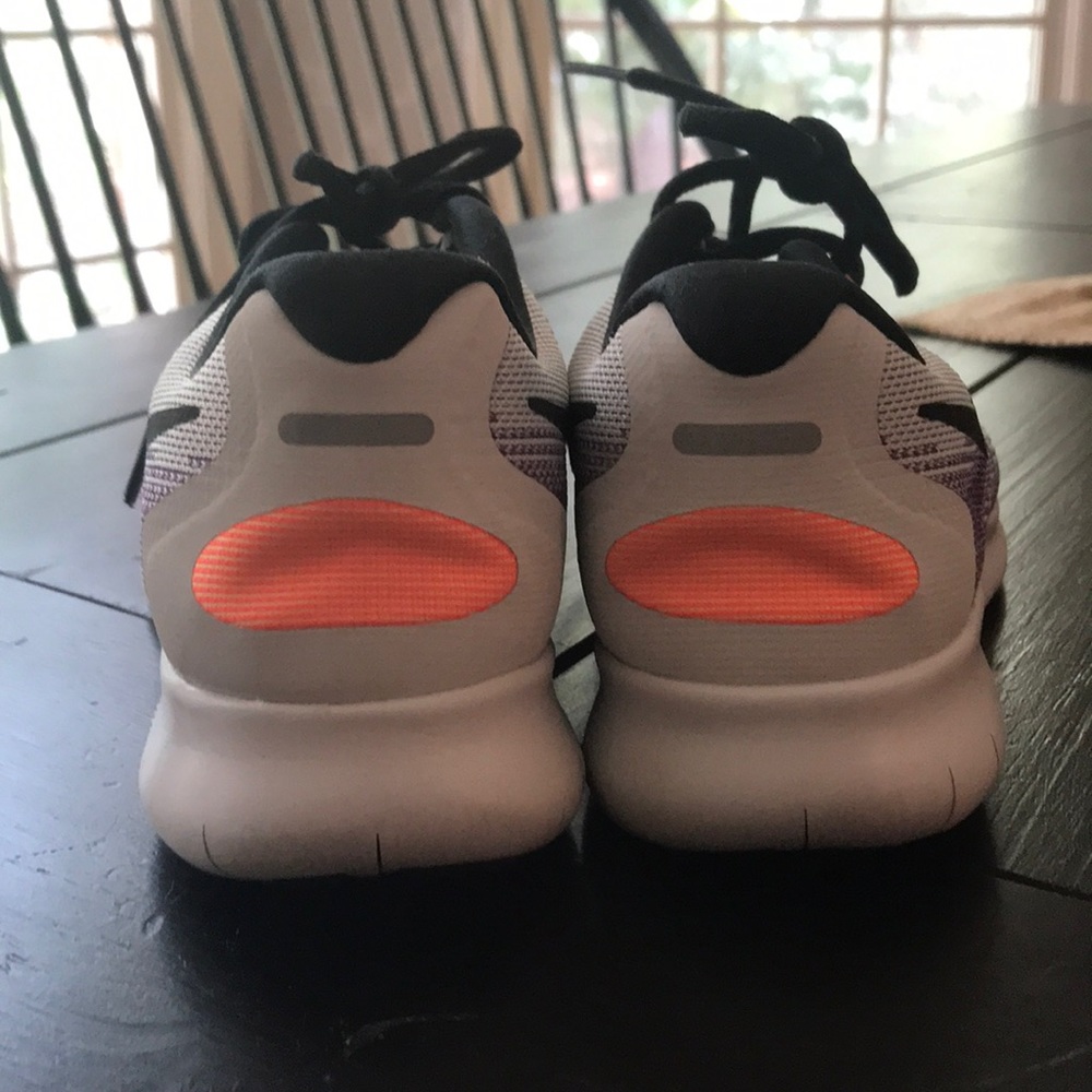 Nike Tennis Shoes - Picture 5 of 6